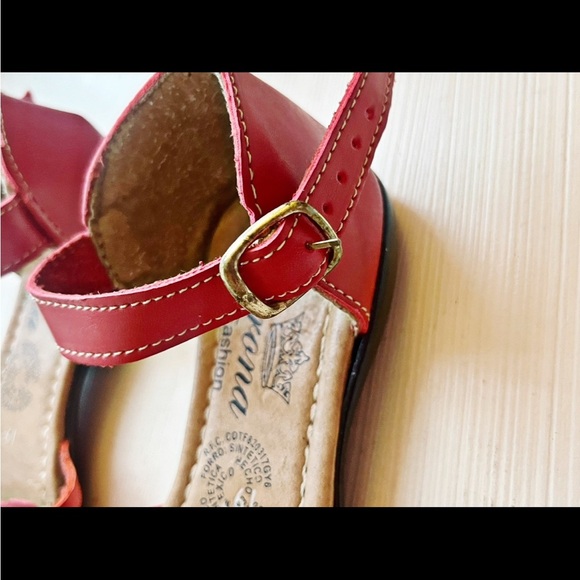 Very unique Girl sandals size 13 - Picture 5 of 7